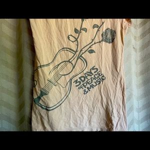 Beige Woodstock tee, size small